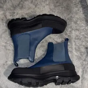 Alexander McQUEEN M Lea Slick Boot UK size 43 box says 40 smh Pre-loved Alexander McQueen Tread Slick Boots - £220 main image 4